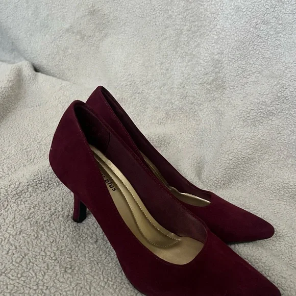 Heels - Picture 3 of 5